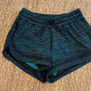 Lululemon (size 4) low rise hotty hot shorts